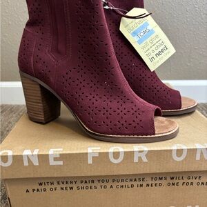 TOMS Women's Burgundy Peep-Toe Ankle Boots
